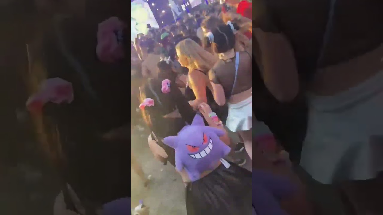 2023 VELD: Girl Moshing