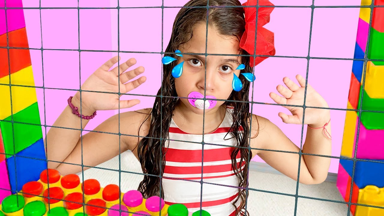 SARAH BRINCA e aprende a COMPARTILHAR OS BRINQUEDOS