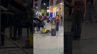 Live jazz music in the streets of Alicante, Spain / piano and vocal / #españa #cantante