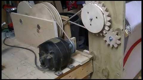 Continuous loop pad dye machine