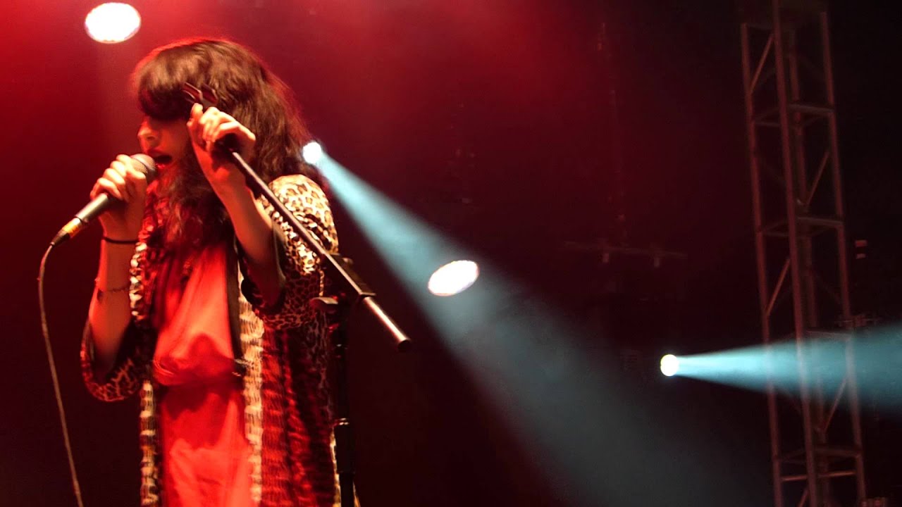 Ren Harvieu - Open Up Your Arms live V Festival Weston Park 19-08-12