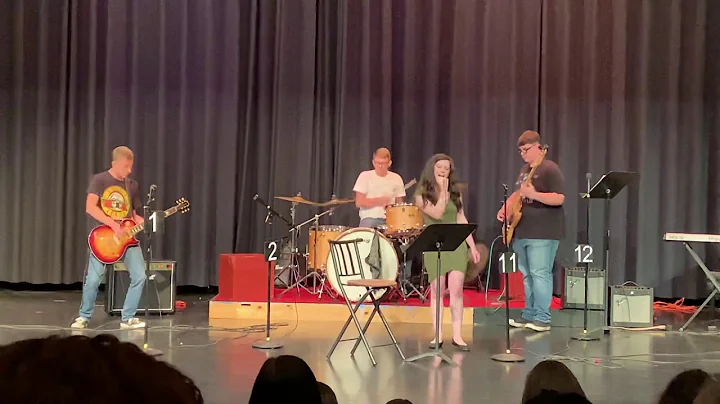 Mark 32 and Natalie Barker singing All Along the W...
