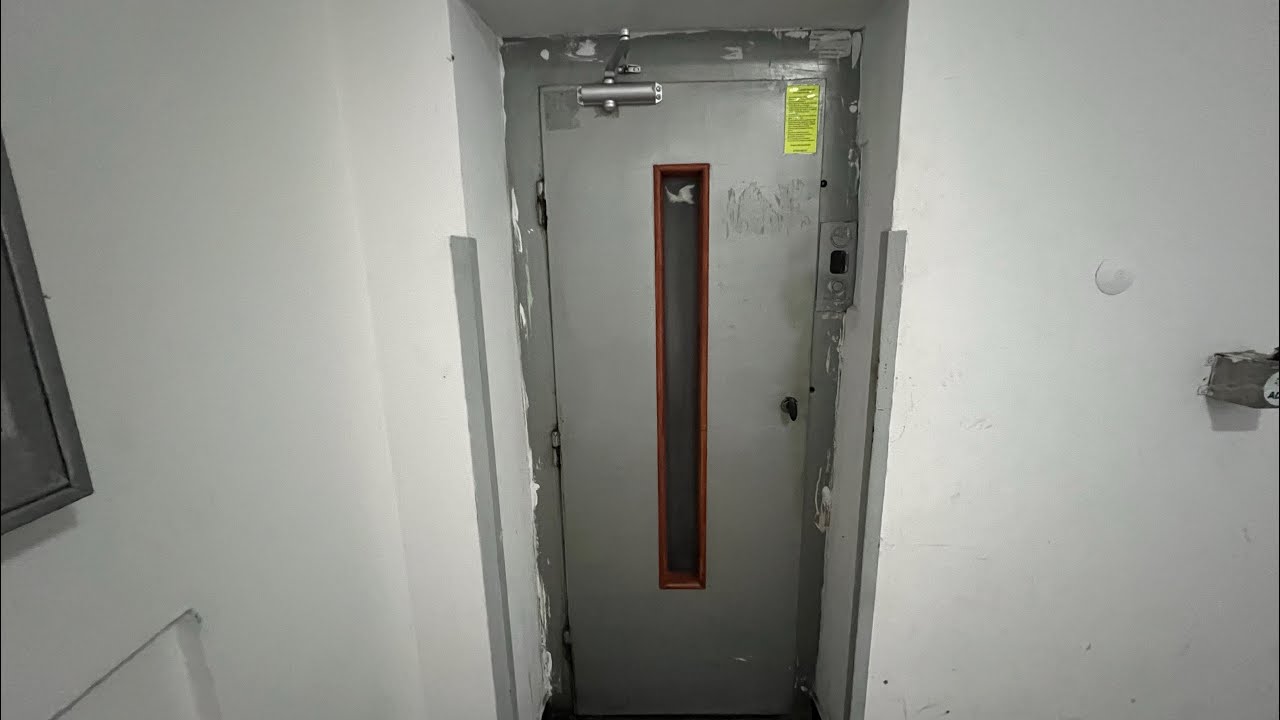 Old Refurbished IFMA Traction Elevator@Strada Mihai Bravu Nr.90-96 Sc.2 Bl.D17, București, Romania