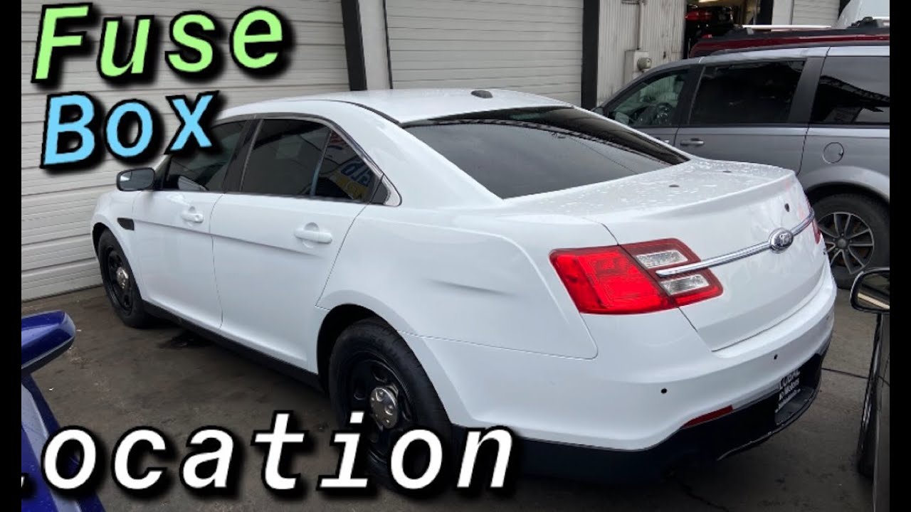 Расположение блока предохранителей в автомобиле Ford Taurus 2013–2019 годов