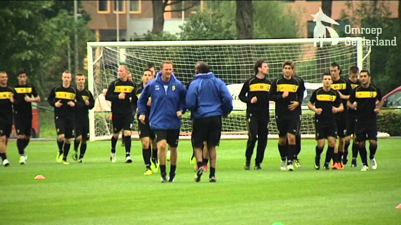 John van den Brom blijft trainer Vitesse