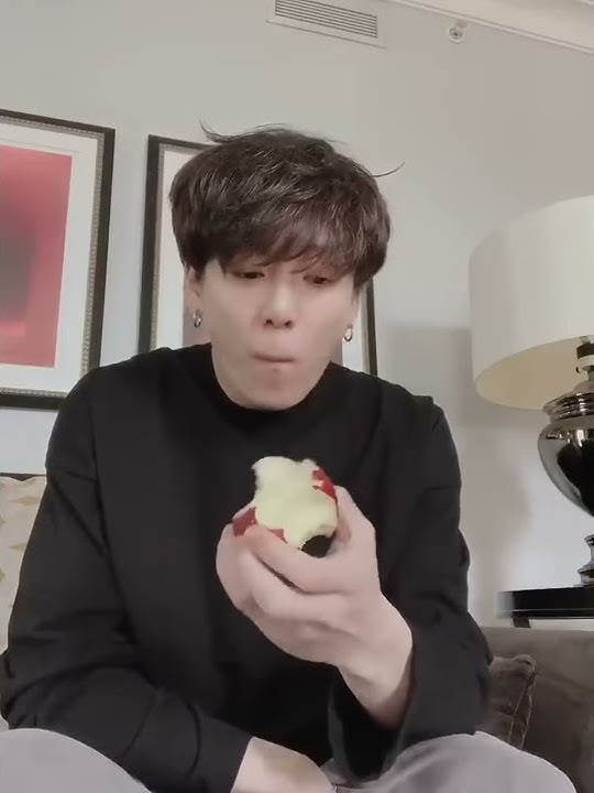 190512Mukbang/ASMR- BTS JUNGKOOK eating Apple🍎