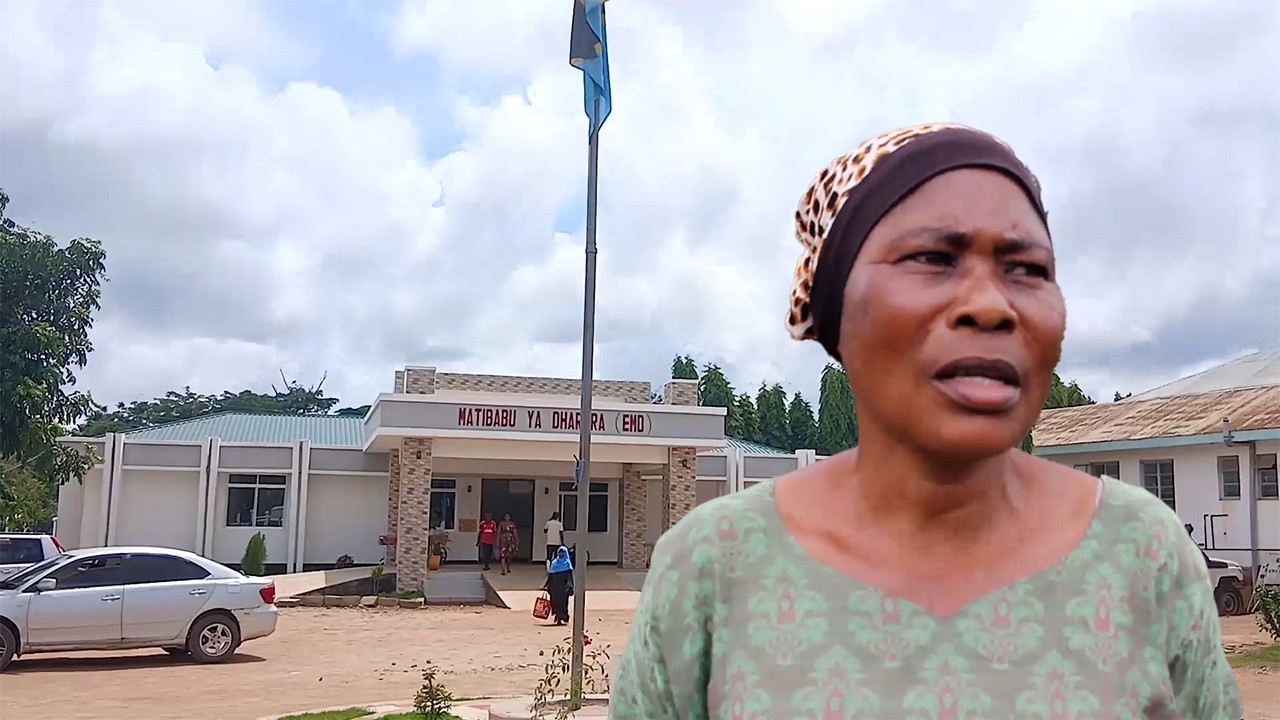 MKE AMWAGIA PETROLI MUME WAKE NA KUMCHOMA MOTO, JIRANI ASIMULIA ILIVYOKUWA, POLISI WAMSHIKILIA