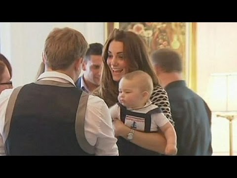 Video: Il Principe George è Molestato Dai Fotografi