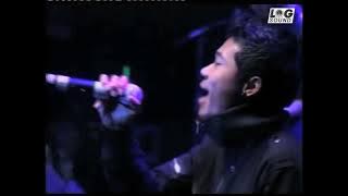 Workstation aneh tapi nyata ! jarak mulut vocalist 30cm dari mic, pantes suaranya sayup sayup he he