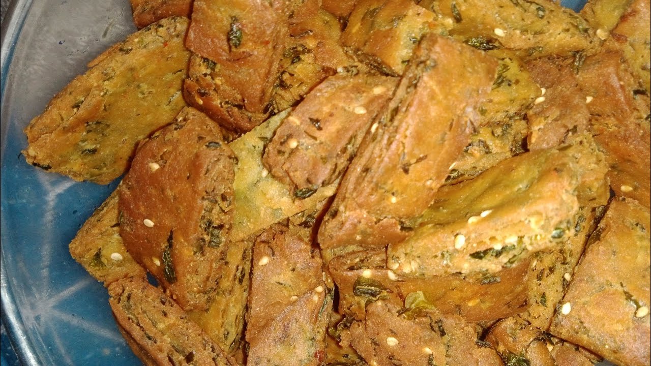 taje hare methi ka mathri,chawal or gehu k aate se bna,itna crispy aap ...