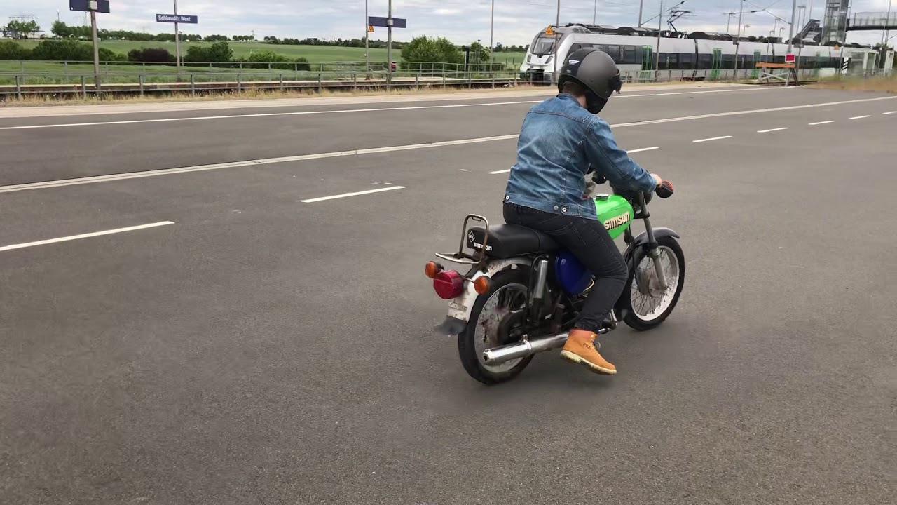Adrian fährt Moped - YouTube