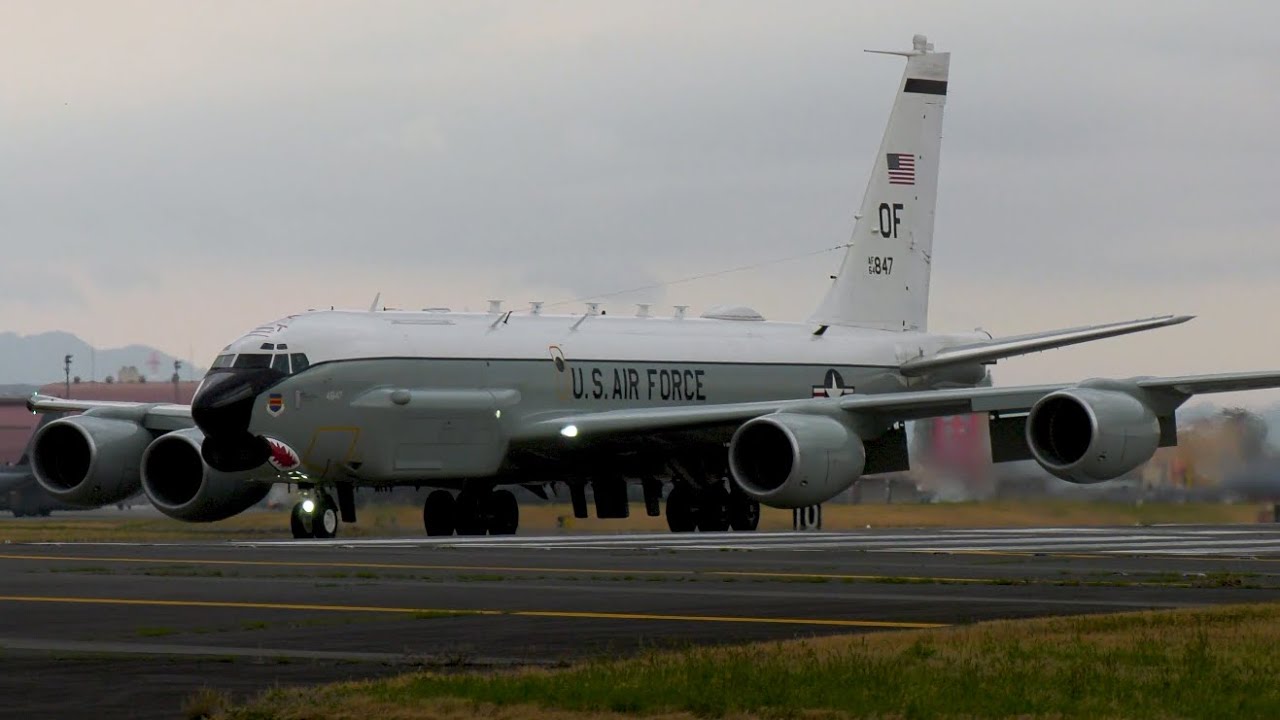 U.S.AirForce RC135U CombatSent YOKOTA AirBase Tokyo 横田基地を着陸