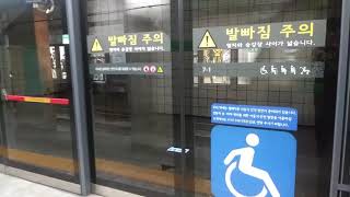 2호선 2차분 263편성 외선순환행 진입 및 2호선 로윈신차 286편성 내선순환 시운전열차 신촌역 통과영상