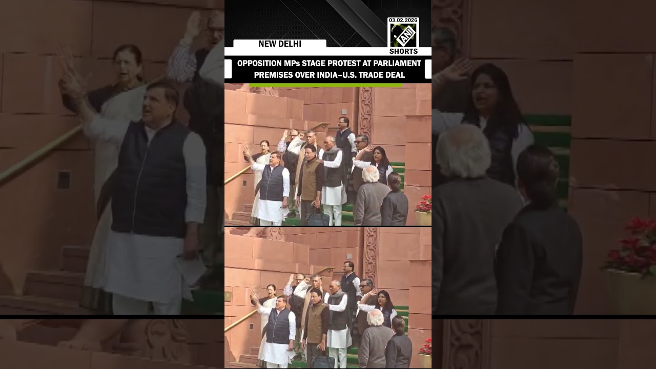 «Прекратите продавать фермеров…» Депутаты от оппозиции устроили акцию протеста на территории парл...