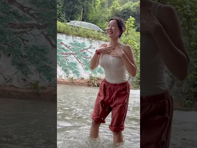 너무 시원해요 차가울정도로 역시 여름엔 계곡 #아줌마#계곡 #shorts