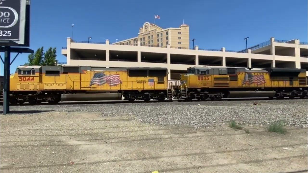Union Pacific Northbound with a different horn and a SD70M - YouTube