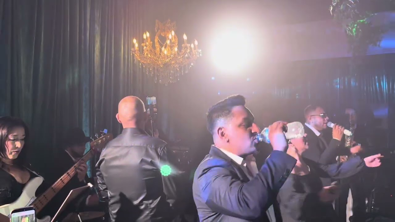 Mix Cumbias Románticas en vivo - Flow Latinos Band 