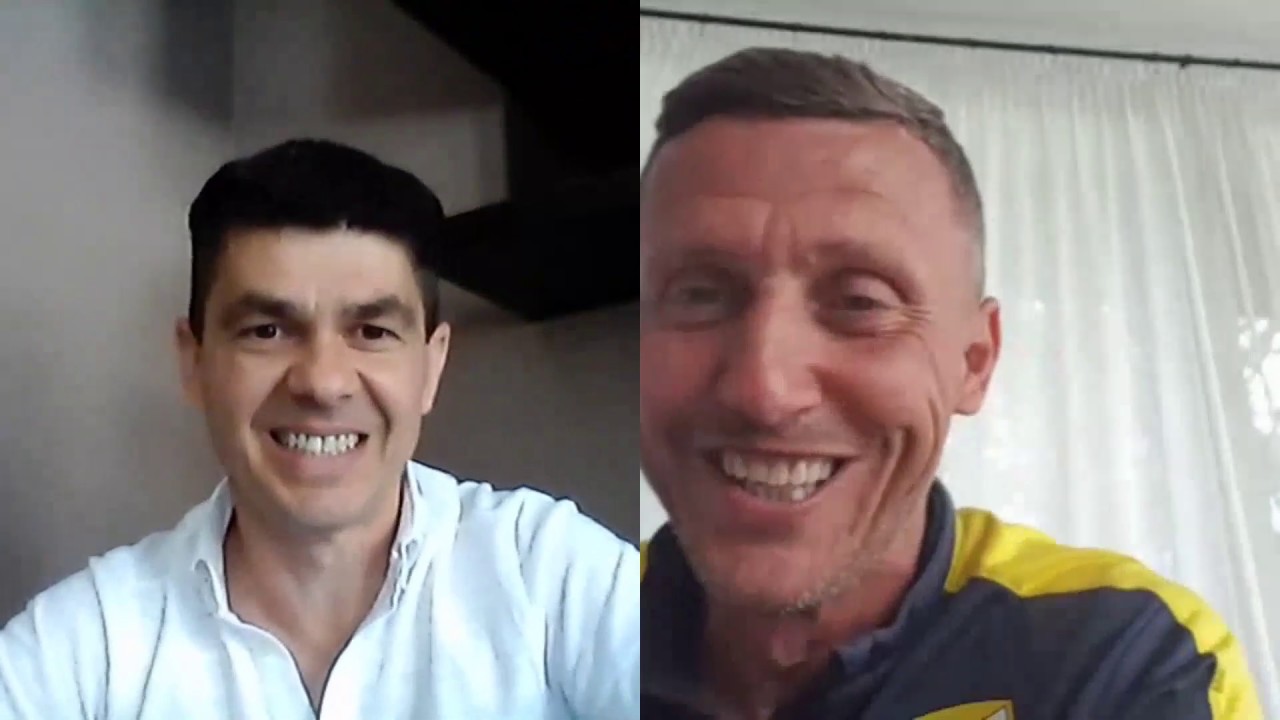 DANIEL CHIRITA CU CARTILE PE MASA #2 