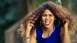 FAZILAH   MBOLA  MANIRY  (by lahatra) clip hd