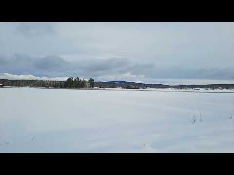 Teum Heng published ‘Bollnäs Långnäs 2023’ on 6 March 2023; the checked runtime is 2:38. The title narrows the focus from the town centre to Långnäs, the peninsula between Lake Vågen and the Ljusnan–Varpen waterscape. That makes it a useful companion when planning a short walk from central Bollnäs toward the park, beach and small-boat harbour. The title and page metadata verify the subject and upload details, but not current facilities or seasonal opening, so check the municipality before travelling.