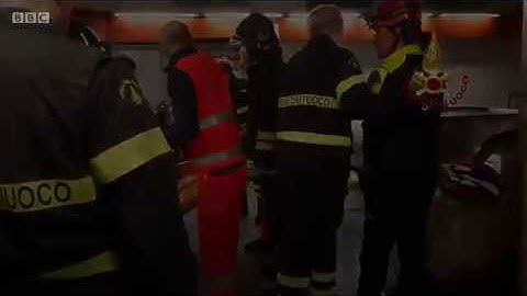 Escalator runs out of control in Rome