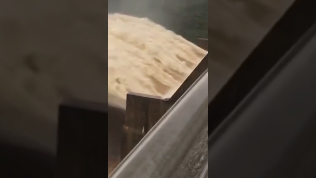 Thuỷ điện xả lũ