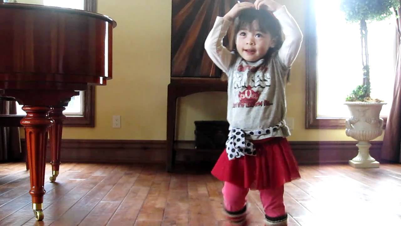 Madi dancing & singing to Jason Mraz's Outdoors (Sesame Street) song