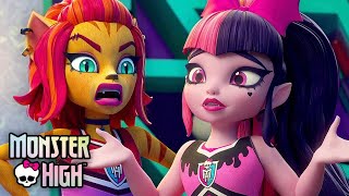¡Draculaura y Toralei compiten por ser la líder del miedo! | Nueva serie animada de Monster High