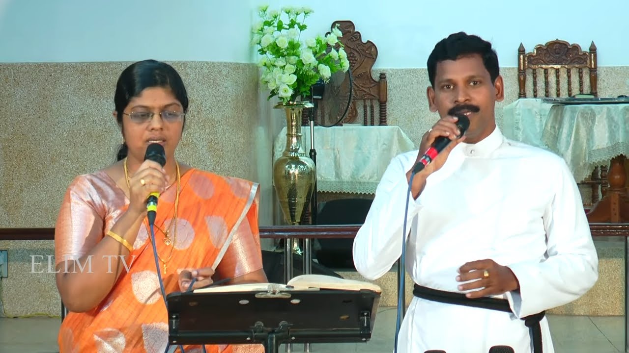 Athisayangal Seigiravar Nam | Tamil Christian Song | Rev.Jeya Singh Rajan Family Song
