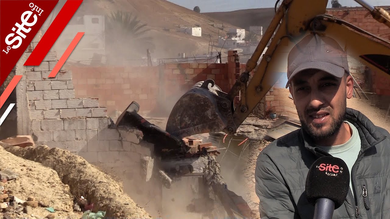 متضرر من عملية هدم منازل 