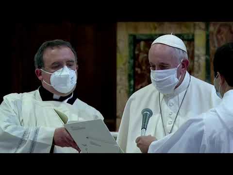 Pope Francis wears mask for first time in public