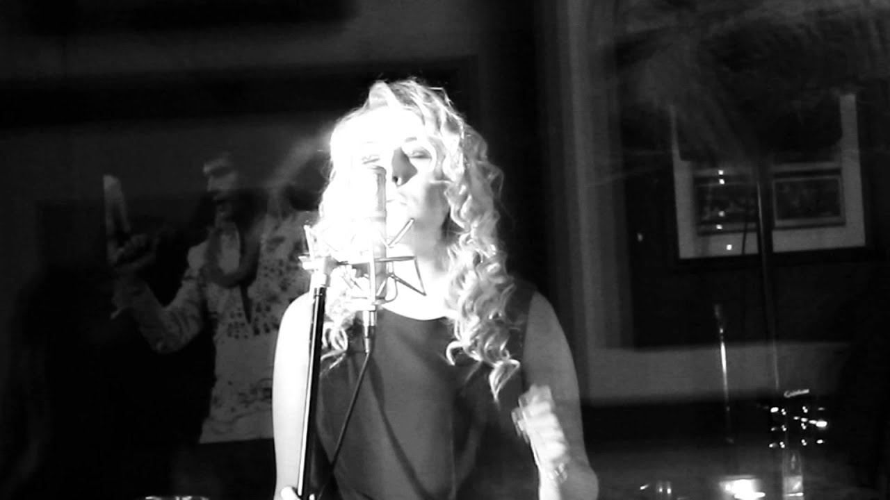 Polly Edwards - I Don't Know How To Love Him