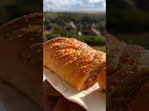 Очень красивый и вкусный капустный пирог. Готовится вообще на раз-два!