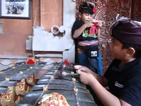 Ciaaattt.. love to play gender wayang music