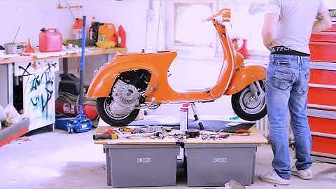 Assembling a Classic Vespa from 1969 in Timelapse