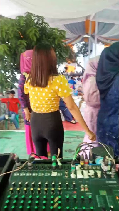 FRISKA MUSIK JARI' WAWAI BUNG ENGGAL...