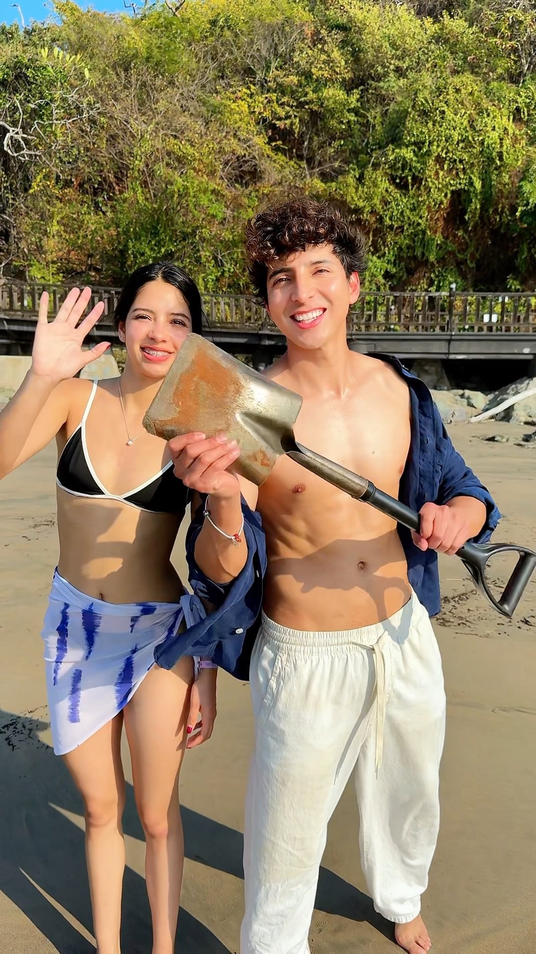 HOY CONSTRUÍ UN TIBURÓN CON ARENA EN LA PALYA ?  @seleneguzmanh