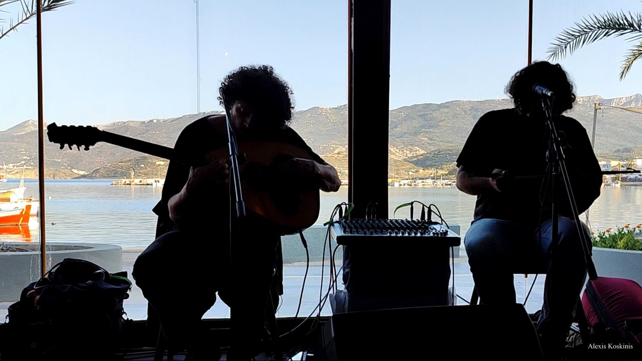 Νίκος Αυγουστινάκης Γιάννης Λιναρδάκης - Κοντυλιές Σολ και Λα (Λιμάνι Σητείας)