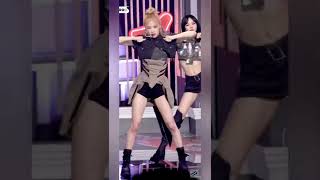 Rosé Pink Venom Focused Camera . É