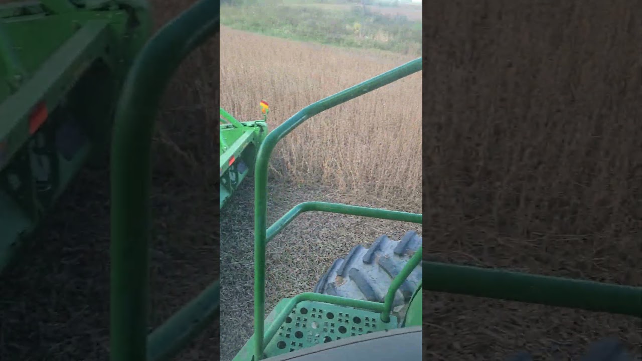 Day 1 of harvest John Deere s680 in heavy soybeans