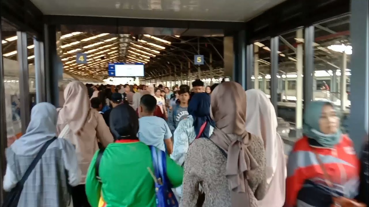 [vlog] mengunjungi museum konferensi asia afrika lalu pulang menggunakan kereta