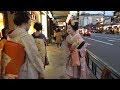 京都・祇園白川周辺　桜の下の巽橋を行く舞妓さん　Maiko under cherry blossoms at Gion-Shirakawa (river), Kyoto