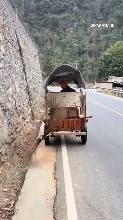 Unsung Heroes❗Appreciating Street Sweepers’ Hard Work #shortsfeed