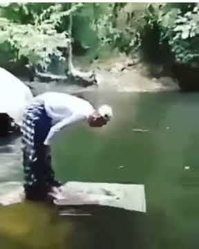 Lawak pecah perut