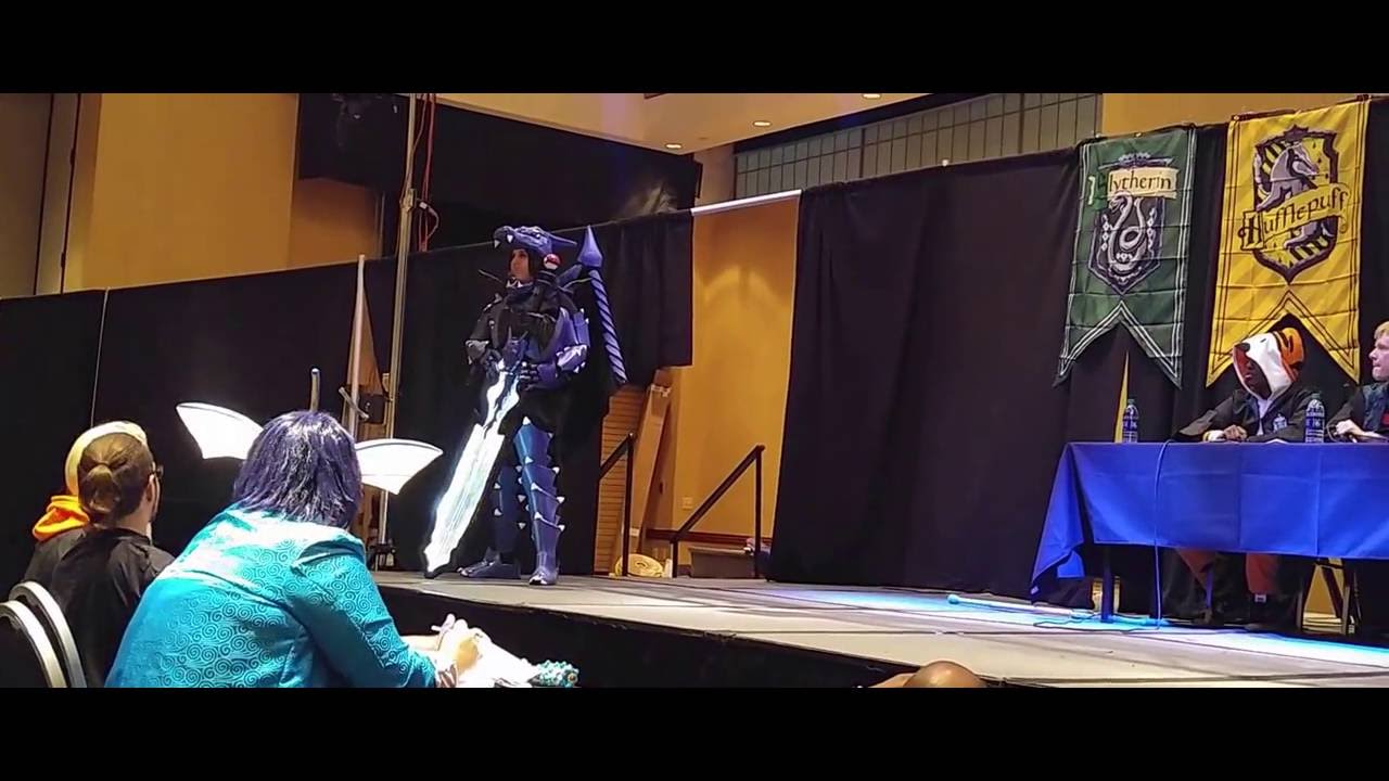 Ramencon Cosplay Catwalk 2016 - Happy Cosplayer as Warrior Mega Charizard X