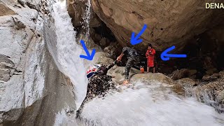 What happened on the way: a nomadic woman crossing a high-pressure waterfall
