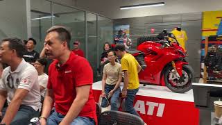 Ra mắt vỏ lốp xe Pirelli Diablo Supercorsa V4 SC và SP tại Ducati Hồ Chí Minh kèm giá bán