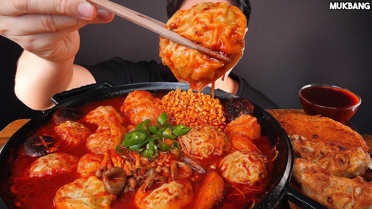 острые грибы и вареники, лапша SPICY MUSHROOMS & DUMPLING NOODLES EATING ASMR MUKBANG