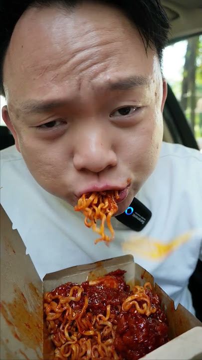 Trying Ayam Goreng Berhantu! #reallygoodornot #friedchicken #foodreview #hungrysam #ayamgoreng