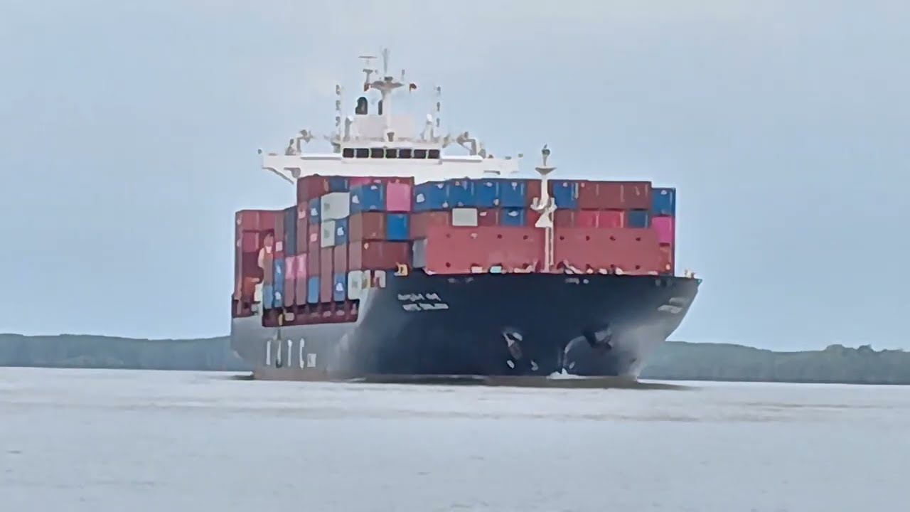 Giant container ships travel at lightning speed on narrow rivers.